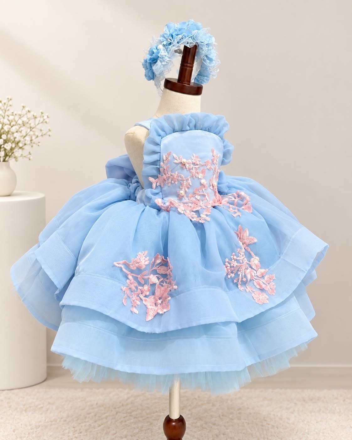 Vestido azul con Rosa Amalia
