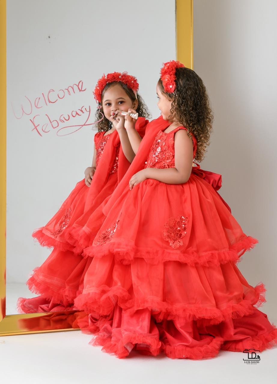 Vestido rojo capas grande